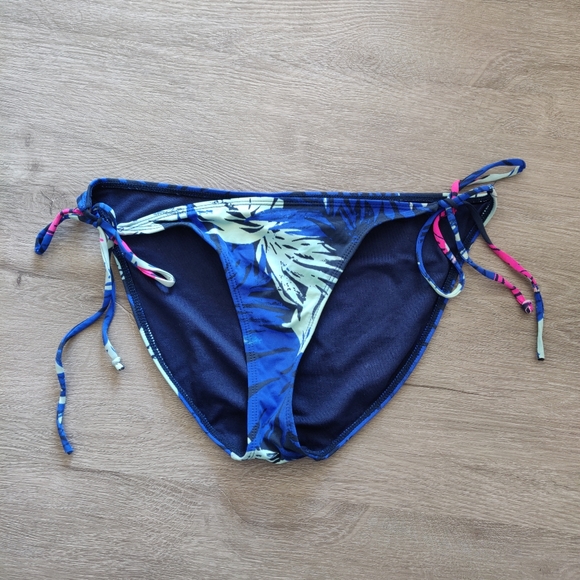 Ardene Swim Floral Pattern Bikini Set, Top XL and Bottom L - Picture 10 of 14
